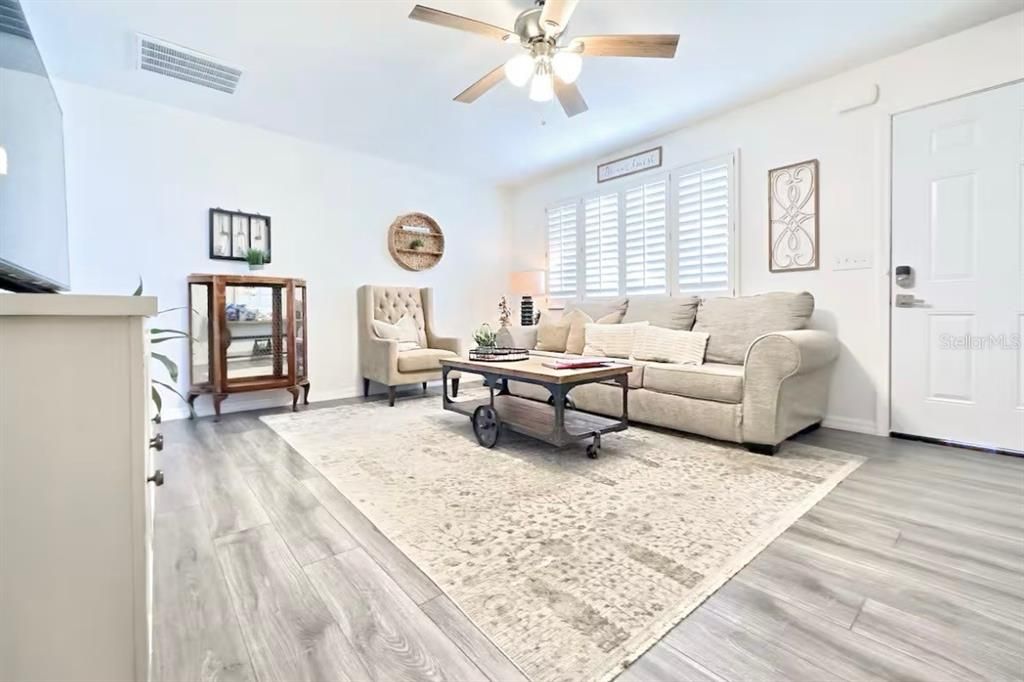 For Rent: $1,600 (2 beds, 2 baths, 912 Square Feet)