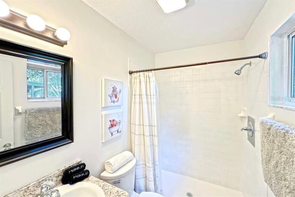 For Rent: $1,600 (2 beds, 2 baths, 912 Square Feet)