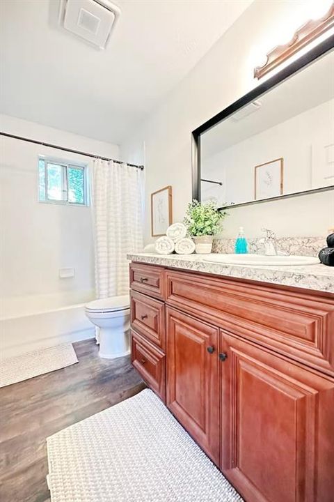 For Rent: $1,600 (2 beds, 2 baths, 912 Square Feet)