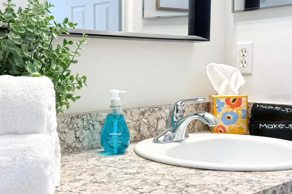 For Rent: $1,600 (2 beds, 2 baths, 912 Square Feet)