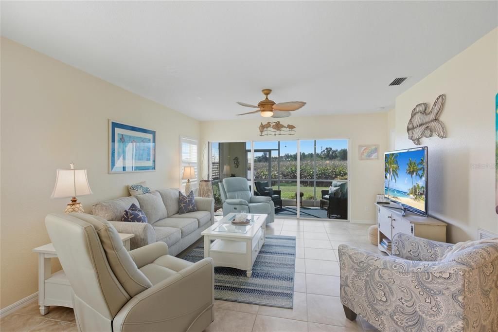 Active With Contract: $179,900 (3 beds, 2 baths, 1293 Square Feet)