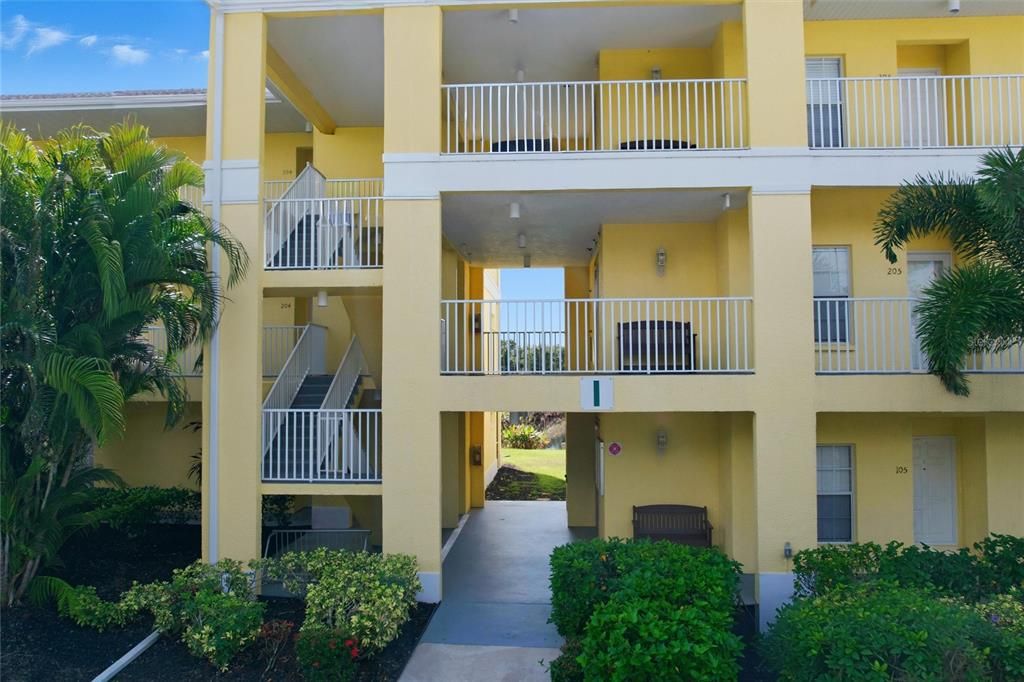 Active With Contract: $179,900 (3 beds, 2 baths, 1293 Square Feet)