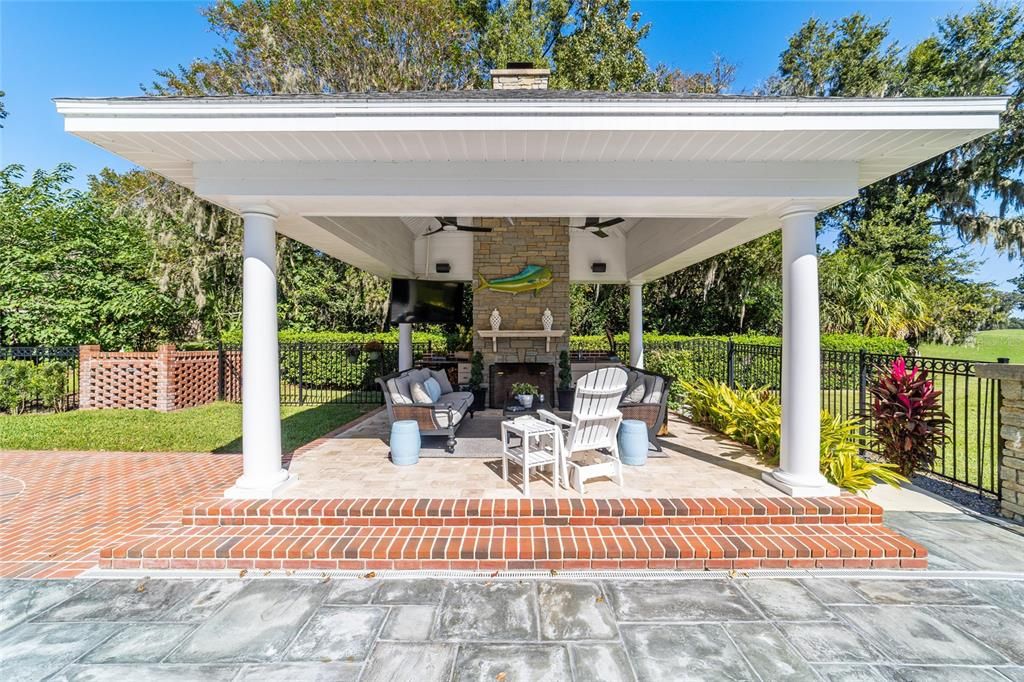 待售: $2,400,000 (4 贝兹, 3 浴室, 5459 平方英尺)