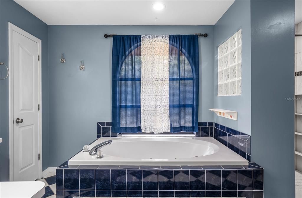 En Venta: $375,000 (5 camas, 2 baños, 2230 Pies cuadrados)