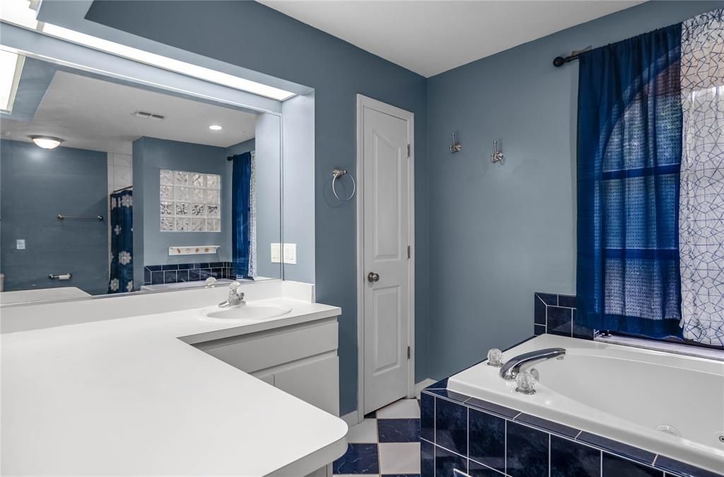 En Venta: $375,000 (5 camas, 2 baños, 2230 Pies cuadrados)