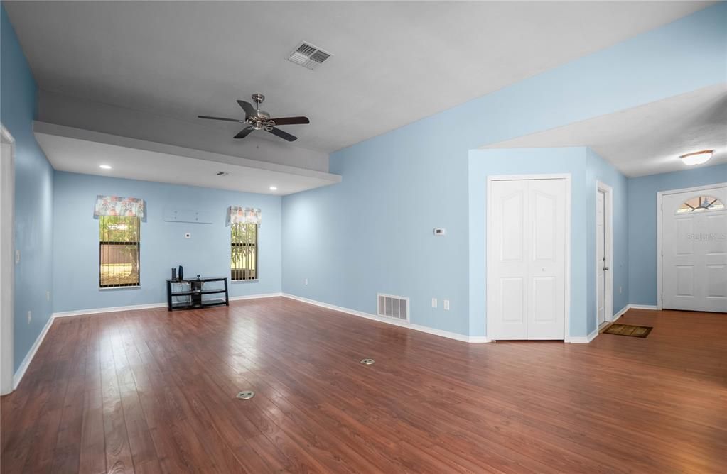 En Venta: $375,000 (5 camas, 2 baños, 2230 Pies cuadrados)