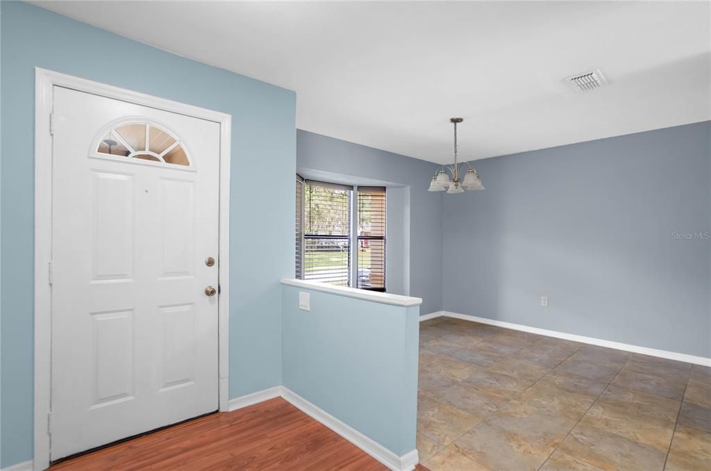 En Venta: $375,000 (5 camas, 2 baños, 2230 Pies cuadrados)