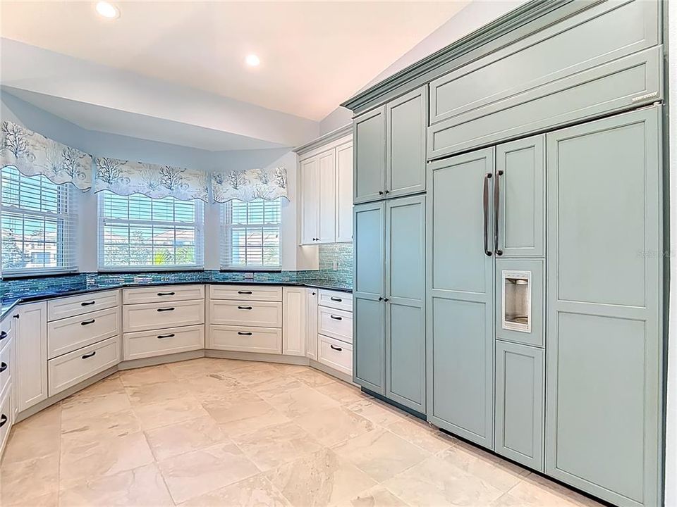 For Sale: $1,599,000 (4 beds, 3 baths, 4314 Square Feet)