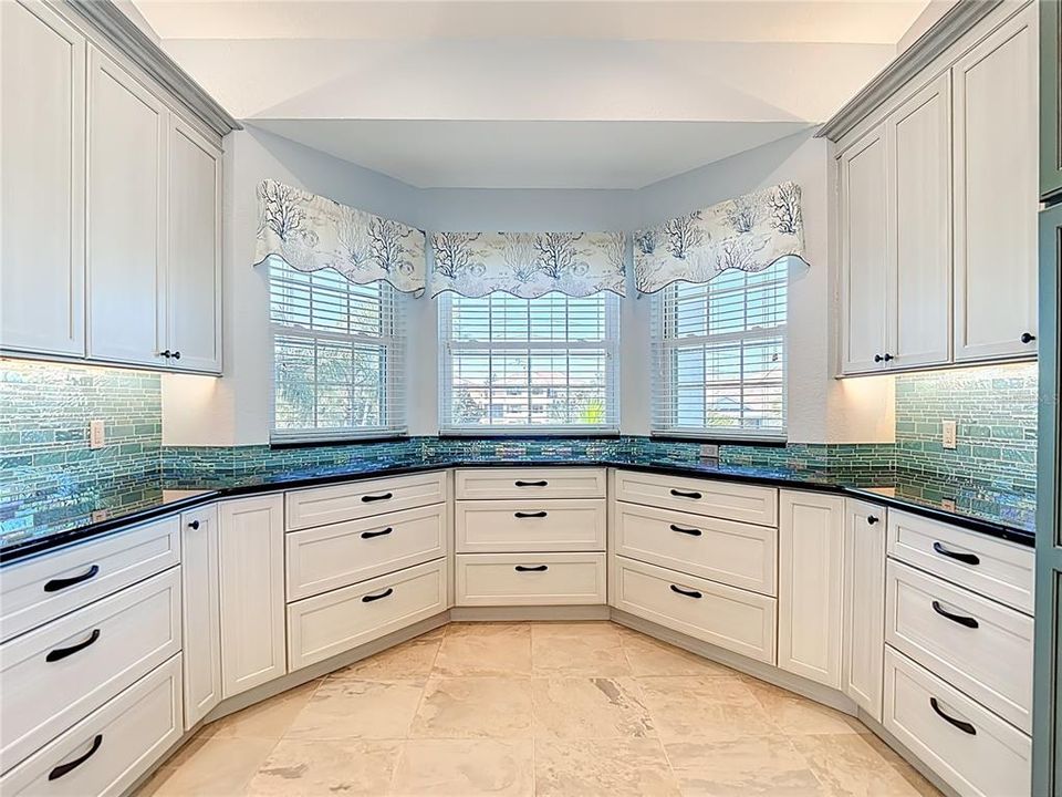 For Sale: $1,599,000 (4 beds, 3 baths, 4314 Square Feet)