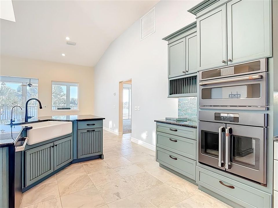 For Sale: $1,599,000 (4 beds, 3 baths, 4314 Square Feet)