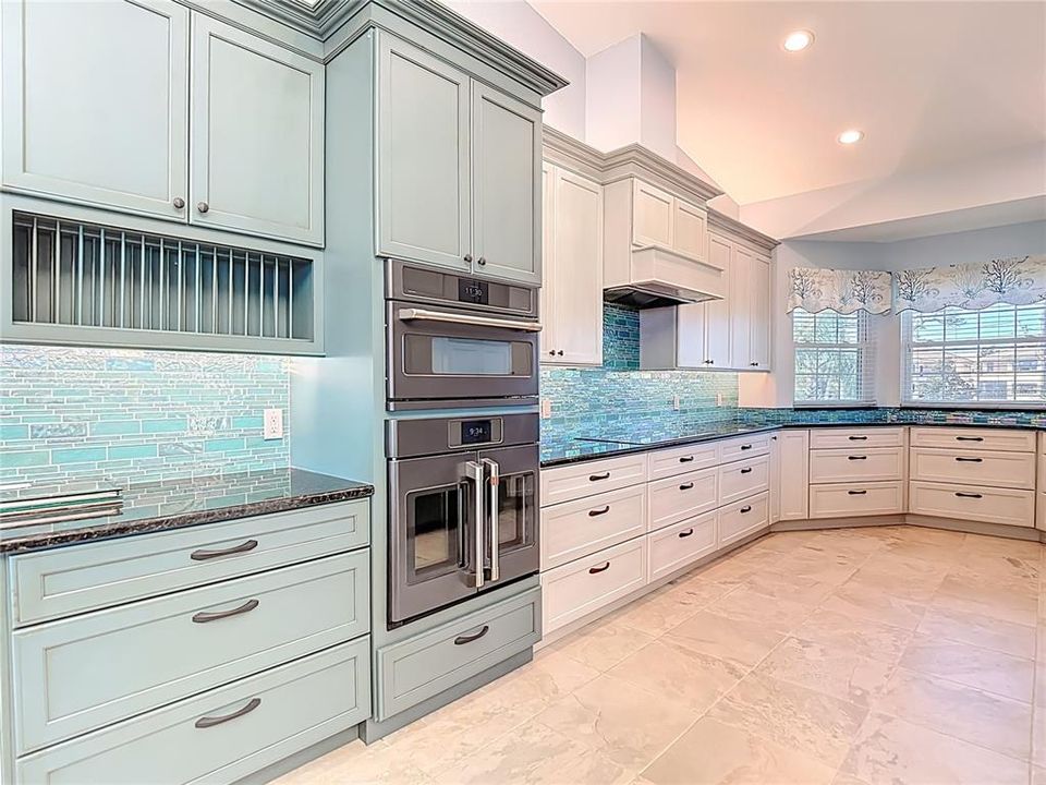 For Sale: $1,599,000 (4 beds, 3 baths, 4314 Square Feet)