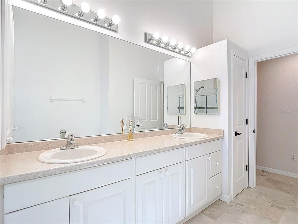 For Sale: $1,599,000 (4 beds, 3 baths, 4314 Square Feet)