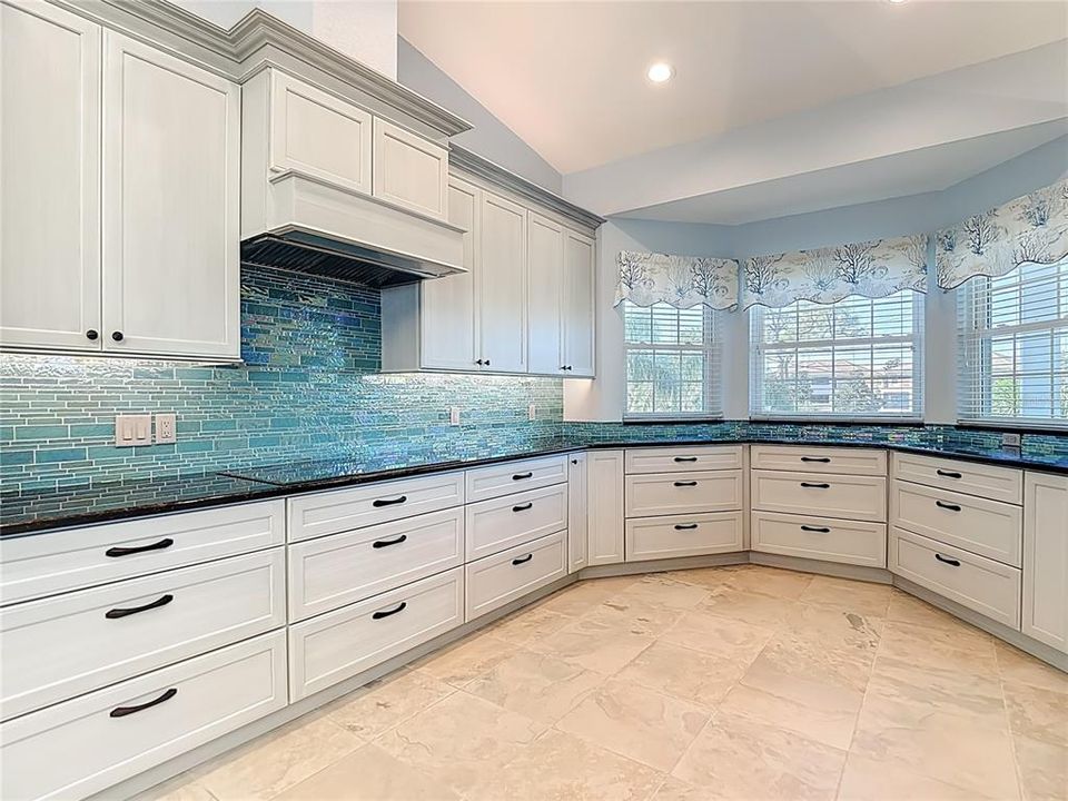 For Sale: $1,599,000 (4 beds, 3 baths, 4314 Square Feet)