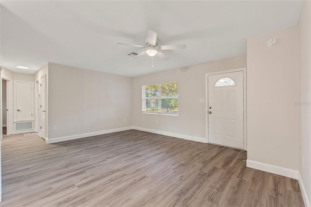 For Sale: $399,000 (3 beds, 2 baths, 1197 Square Feet)