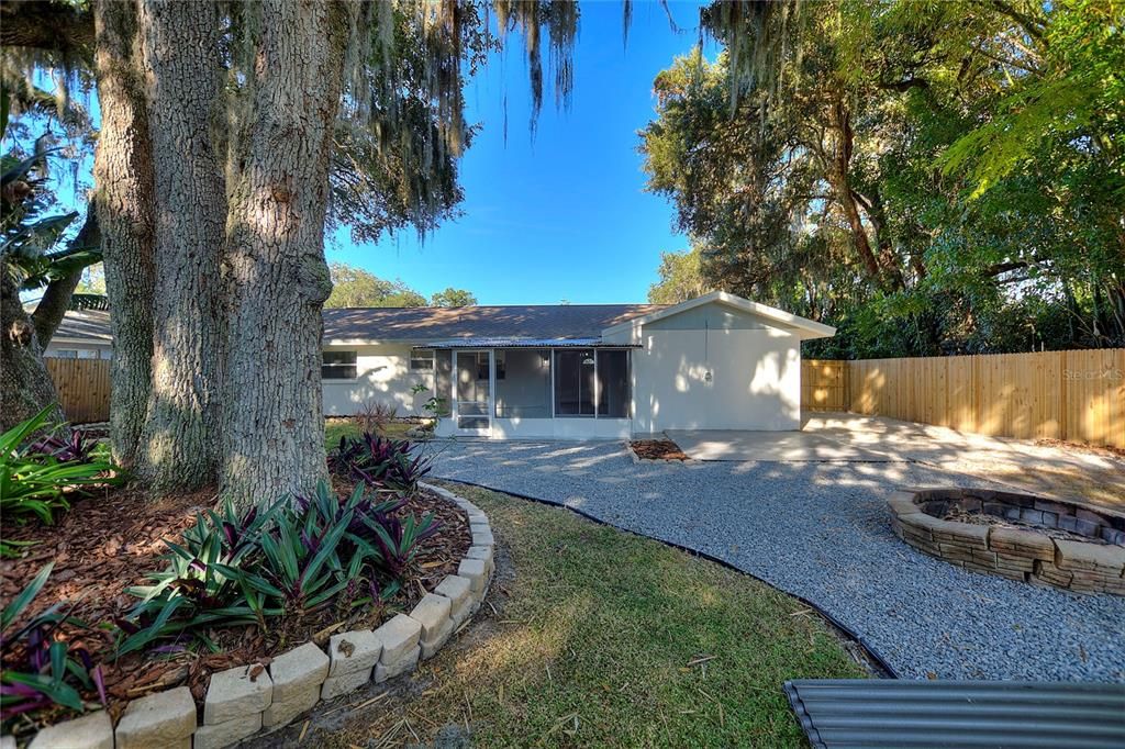 For Sale: $399,000 (3 beds, 2 baths, 1197 Square Feet)