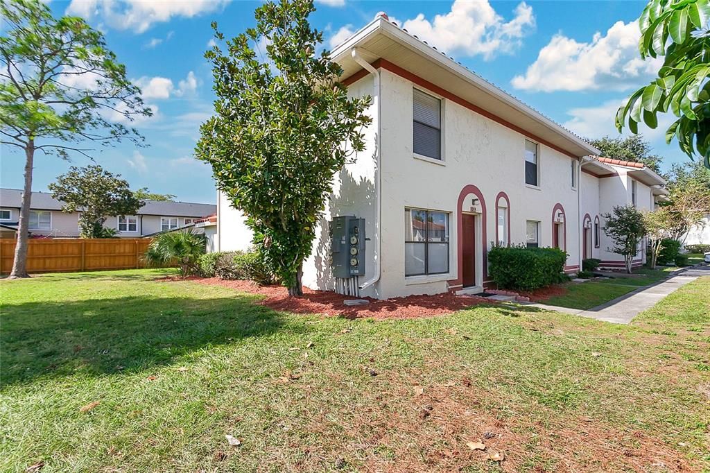 For Sale: $204,900 (2 beds, 2 baths, 1266 Square Feet)