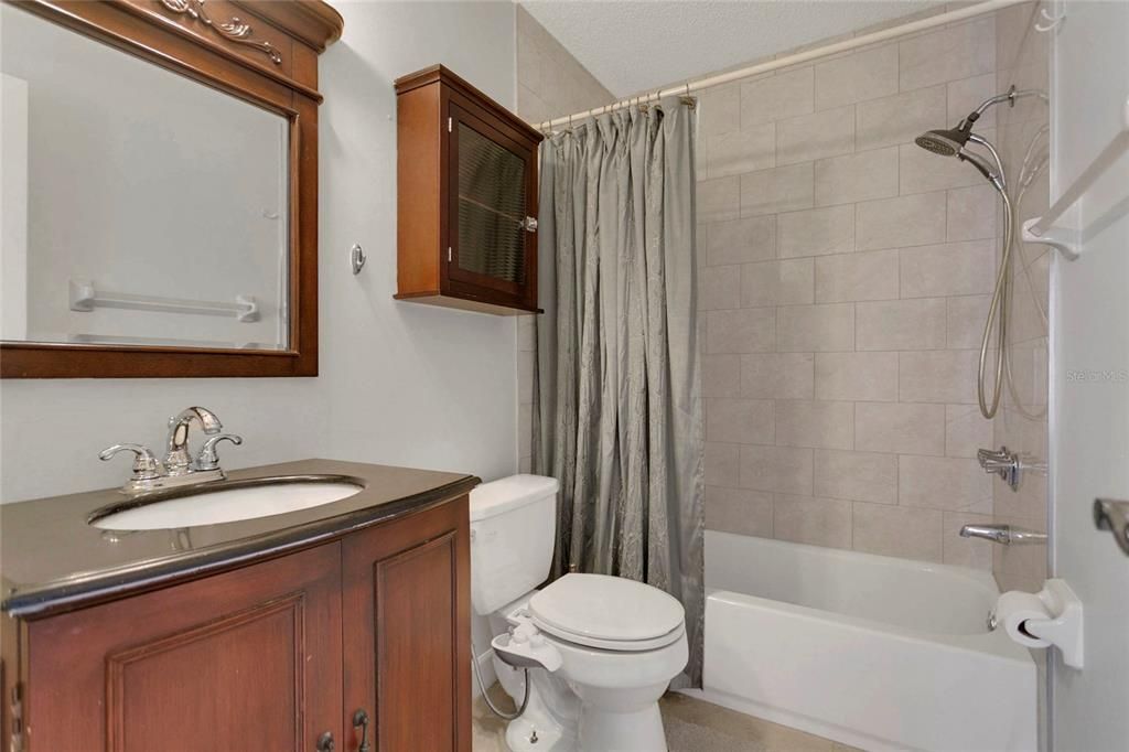 For Sale: $204,900 (2 beds, 2 baths, 1266 Square Feet)