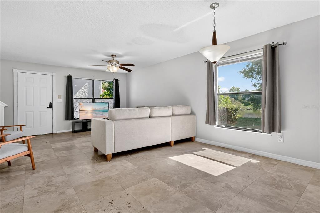 For Sale: $204,900 (2 beds, 2 baths, 1266 Square Feet)