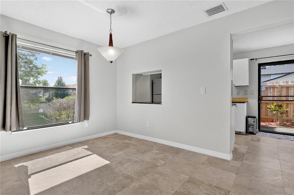 For Sale: $204,900 (2 beds, 2 baths, 1266 Square Feet)