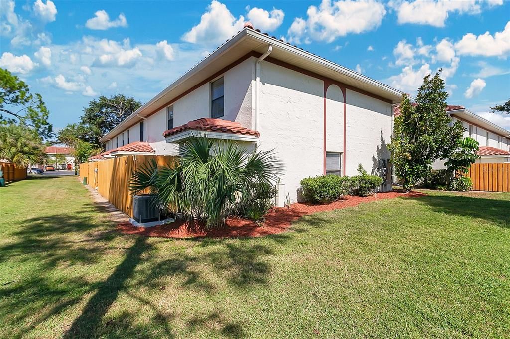 For Sale: $204,900 (2 beds, 2 baths, 1266 Square Feet)