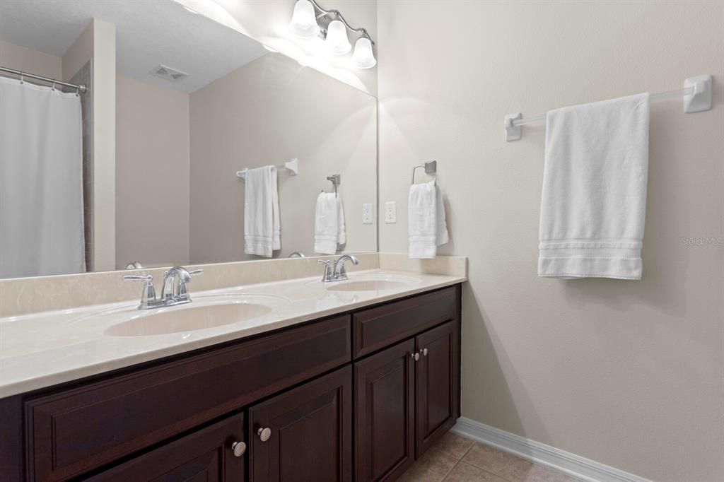 待售: $495,000 (3 贝兹, 2 浴室, 2230 平方英尺)