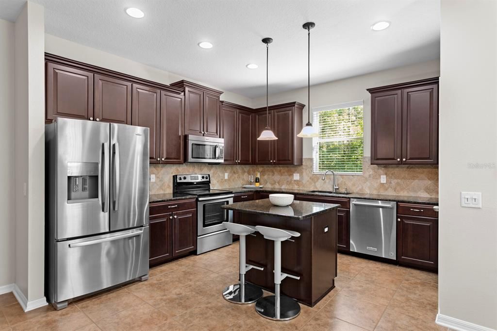 待售: $495,000 (3 贝兹, 2 浴室, 2230 平方英尺)