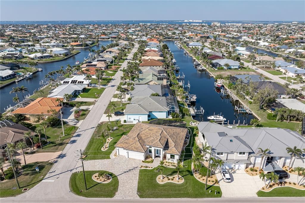 For Sale: $749,900 (3 beds, 3 baths, 2246 Square Feet)