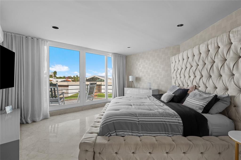 En Venta: $1,495,000 (5 camas, 5 baños, 3733 Pies cuadrados)