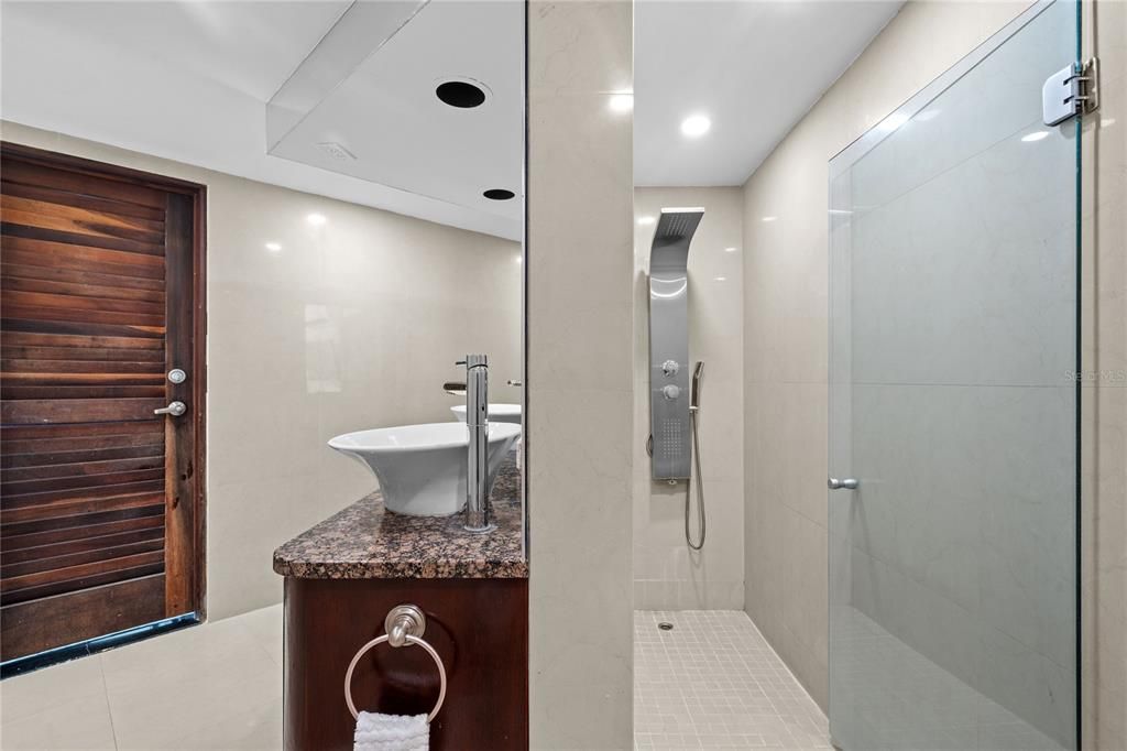 En Venta: $1,495,000 (5 camas, 5 baños, 3733 Pies cuadrados)