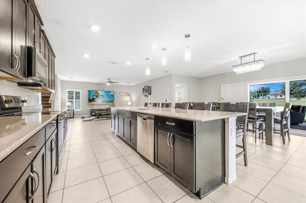 For Rent: $3,100 (6 beds, 4 baths, 3518 Square Feet)