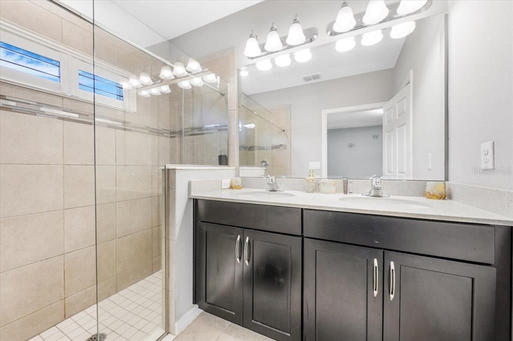 For Rent: $3,100 (6 beds, 4 baths, 3518 Square Feet)