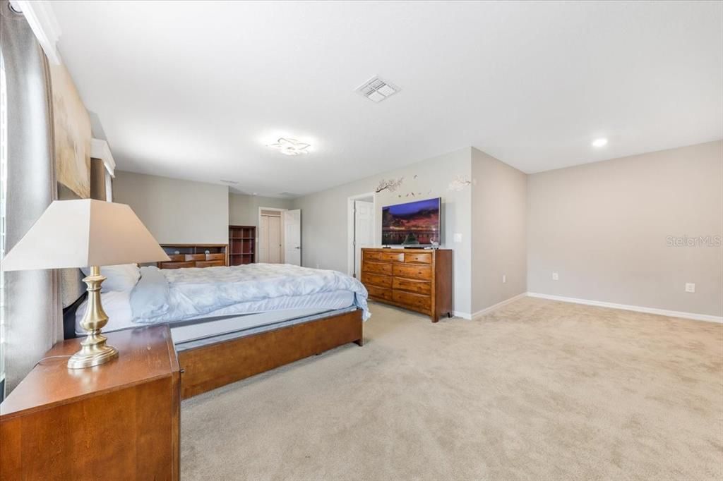 For Rent: $3,100 (6 beds, 4 baths, 3518 Square Feet)