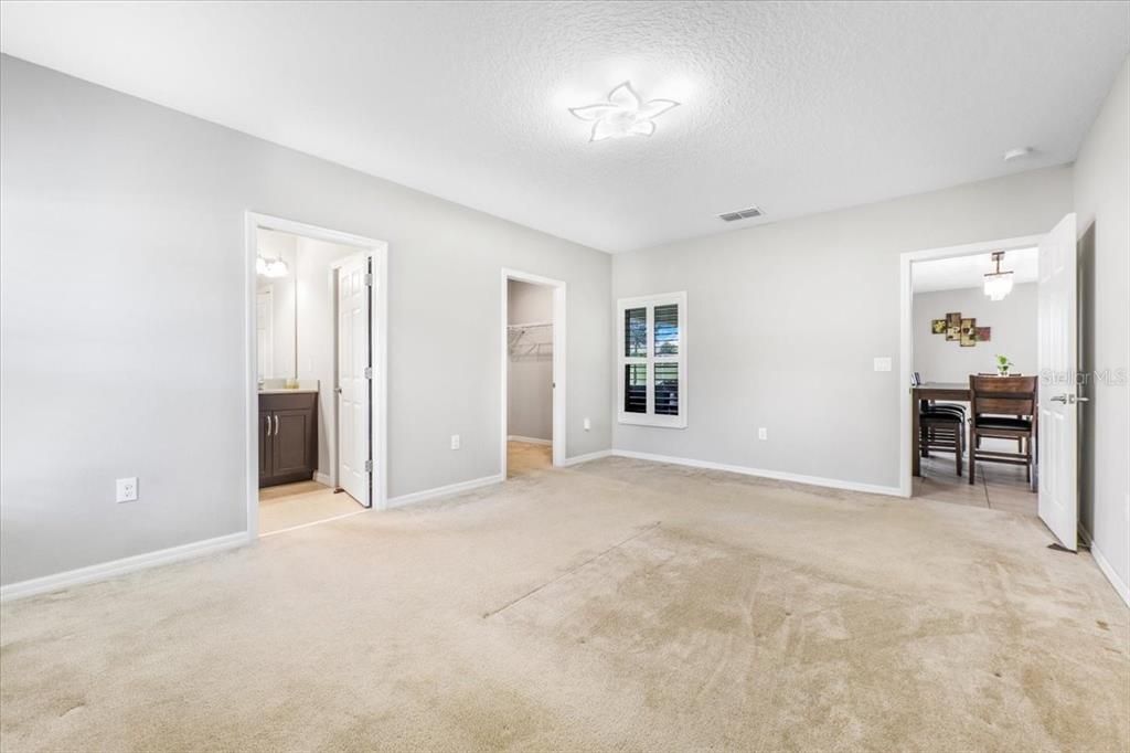 For Rent: $3,100 (6 beds, 4 baths, 3518 Square Feet)