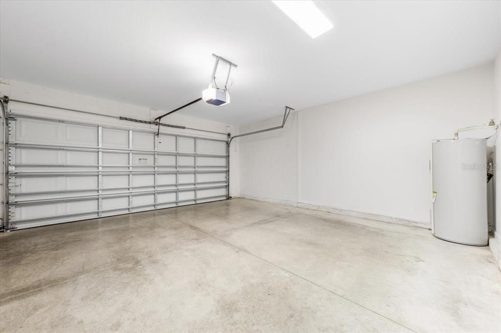 For Rent: $3,100 (6 beds, 4 baths, 3518 Square Feet)