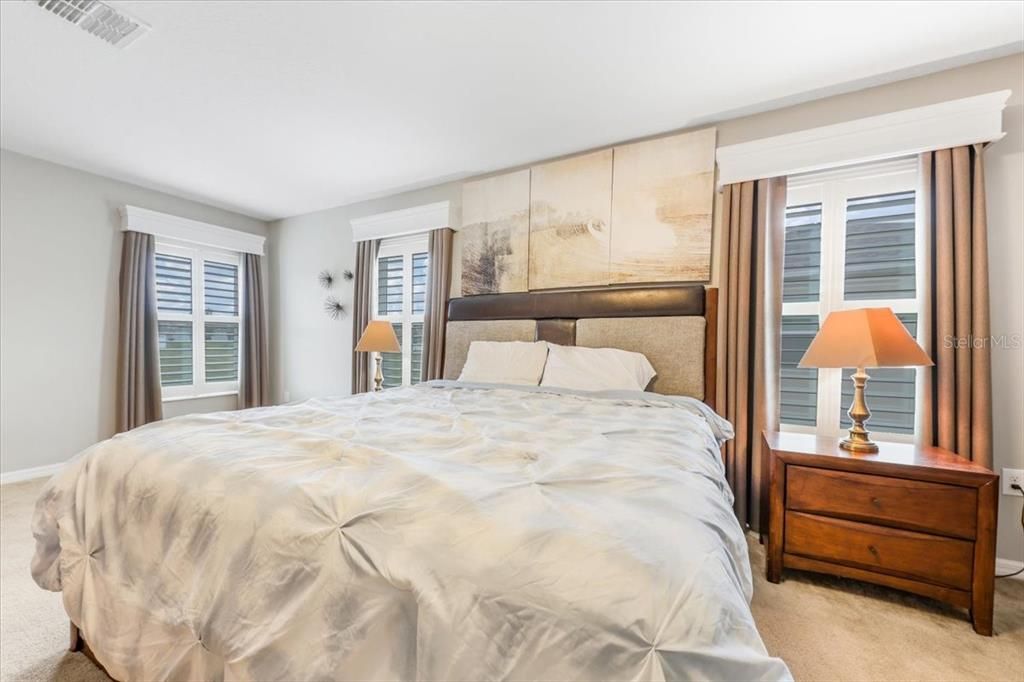 For Rent: $3,100 (6 beds, 4 baths, 3518 Square Feet)