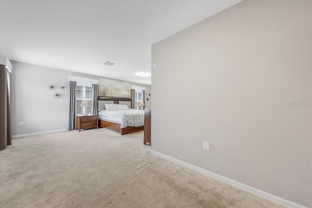 For Rent: $3,100 (6 beds, 4 baths, 3518 Square Feet)