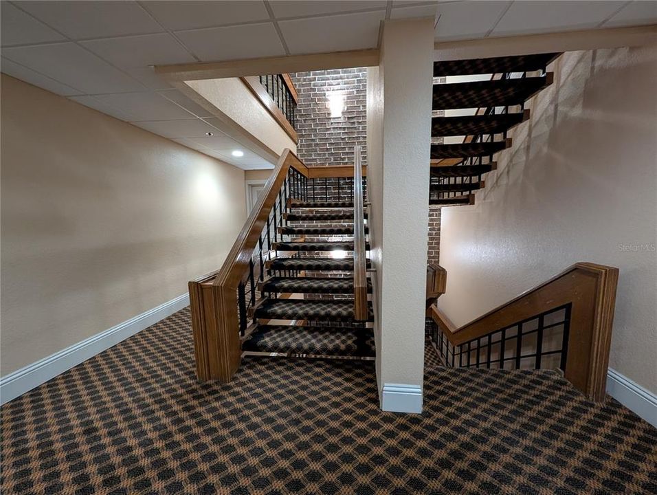 For Sale: $367,500 (2 beds, 2 baths, 1210 Square Feet)