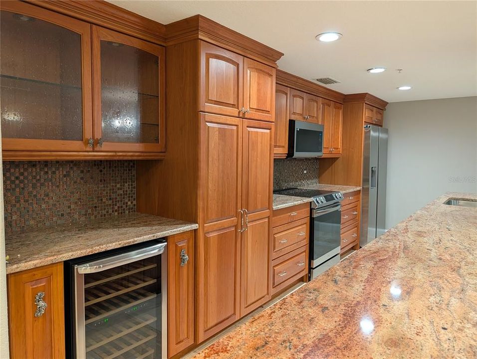 For Sale: $367,500 (2 beds, 2 baths, 1210 Square Feet)