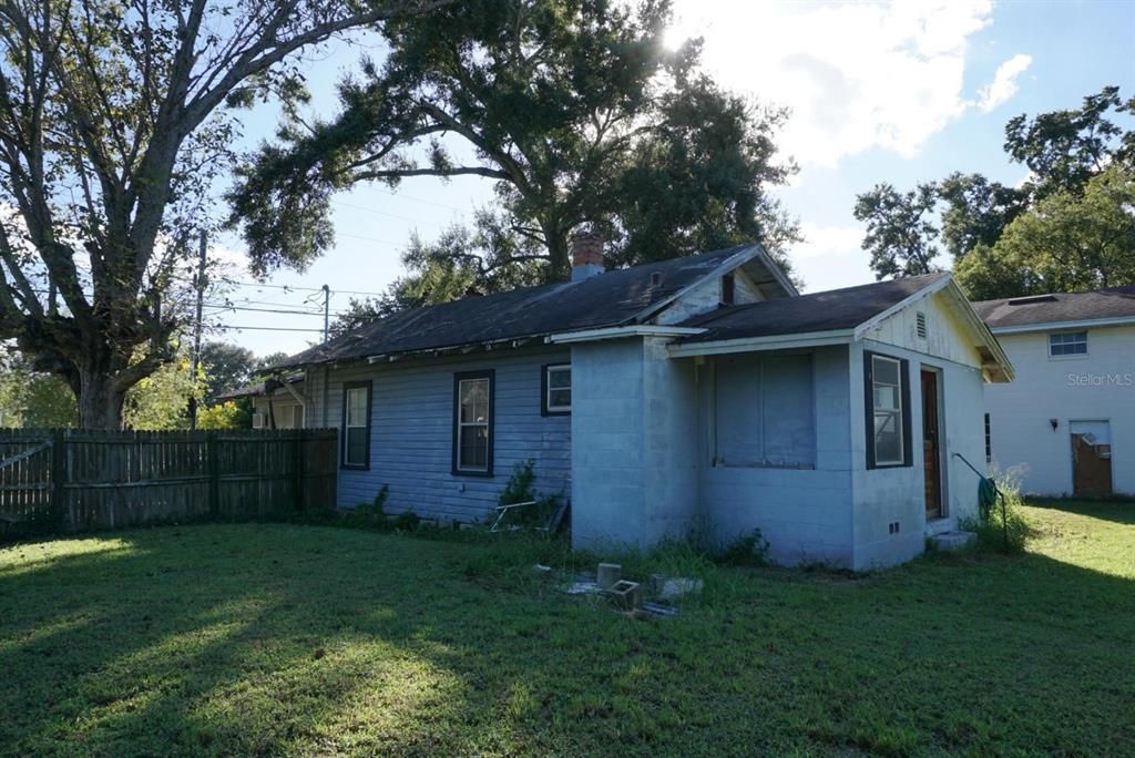 Activo con contrato: $225,000 (0.24 acres)