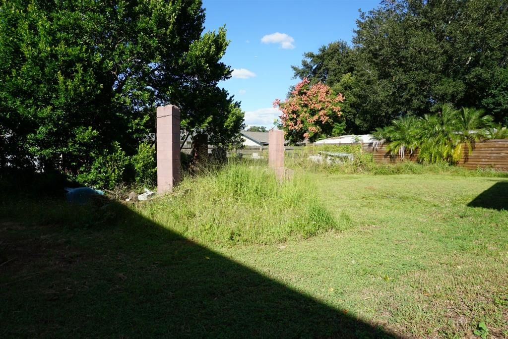 Activo con contrato: $225,000 (0.24 acres)