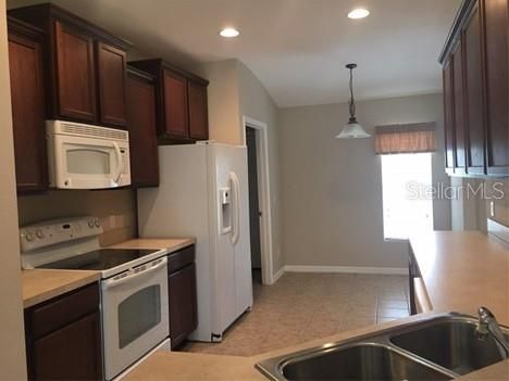 For Rent: $1,700 (3 beds, 2 baths, 1537 Square Feet)