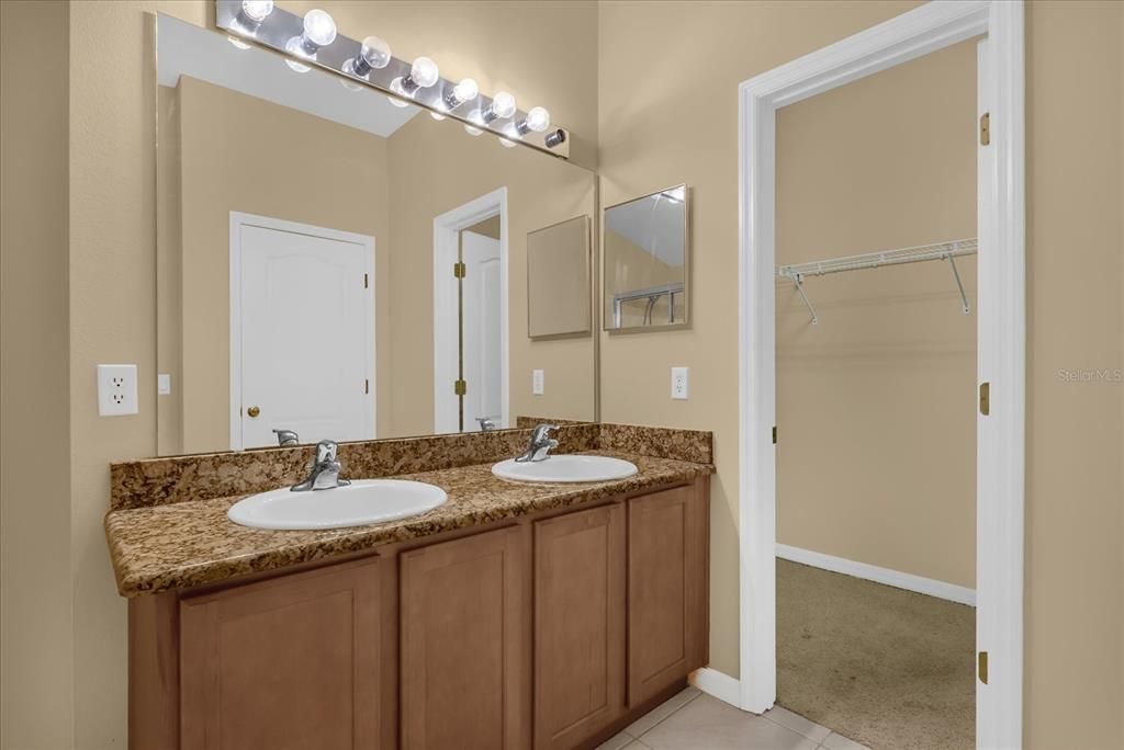 На продажу: $326,000 (3 спален, 2 ванн, 1998 Квадратных фут)