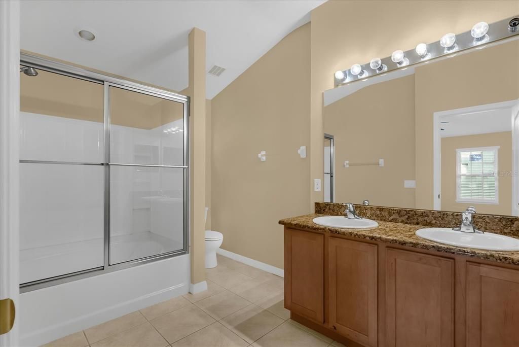 На продажу: $326,000 (3 спален, 2 ванн, 1998 Квадратных фут)