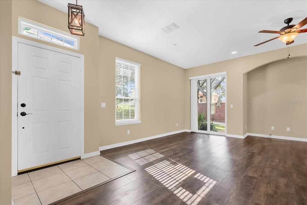 На продажу: $326,000 (3 спален, 2 ванн, 1998 Квадратных фут)