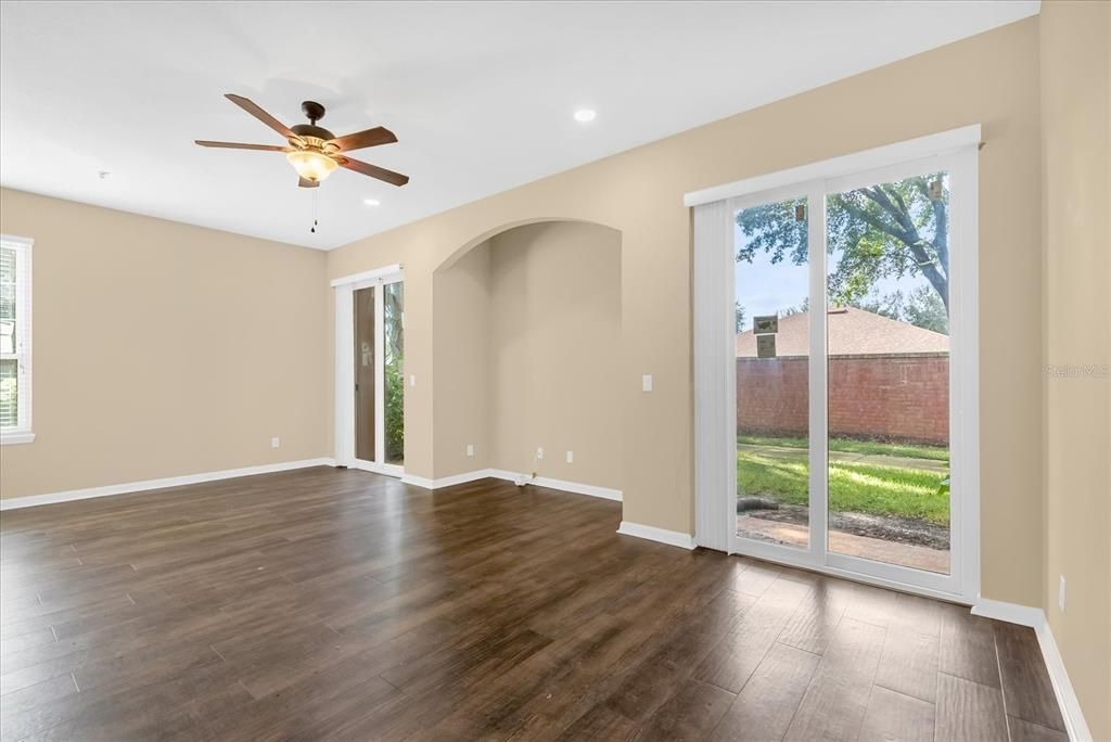 На продажу: $326,000 (3 спален, 2 ванн, 1998 Квадратных фут)