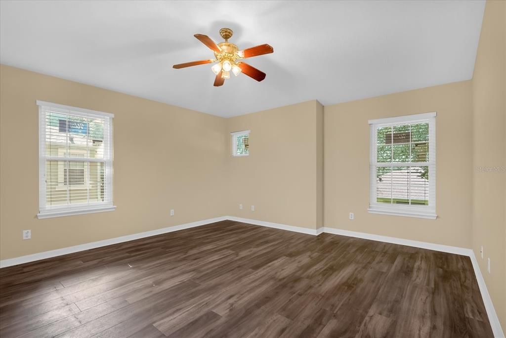 На продажу: $326,000 (3 спален, 2 ванн, 1998 Квадратных фут)