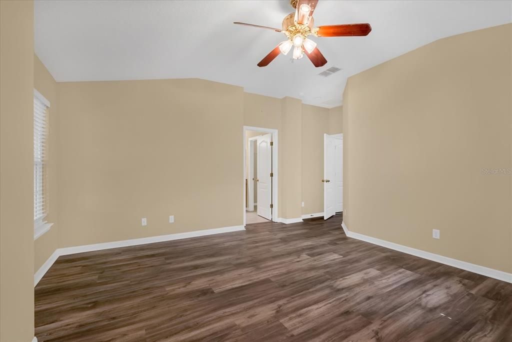 На продажу: $326,000 (3 спален, 2 ванн, 1998 Квадратных фут)