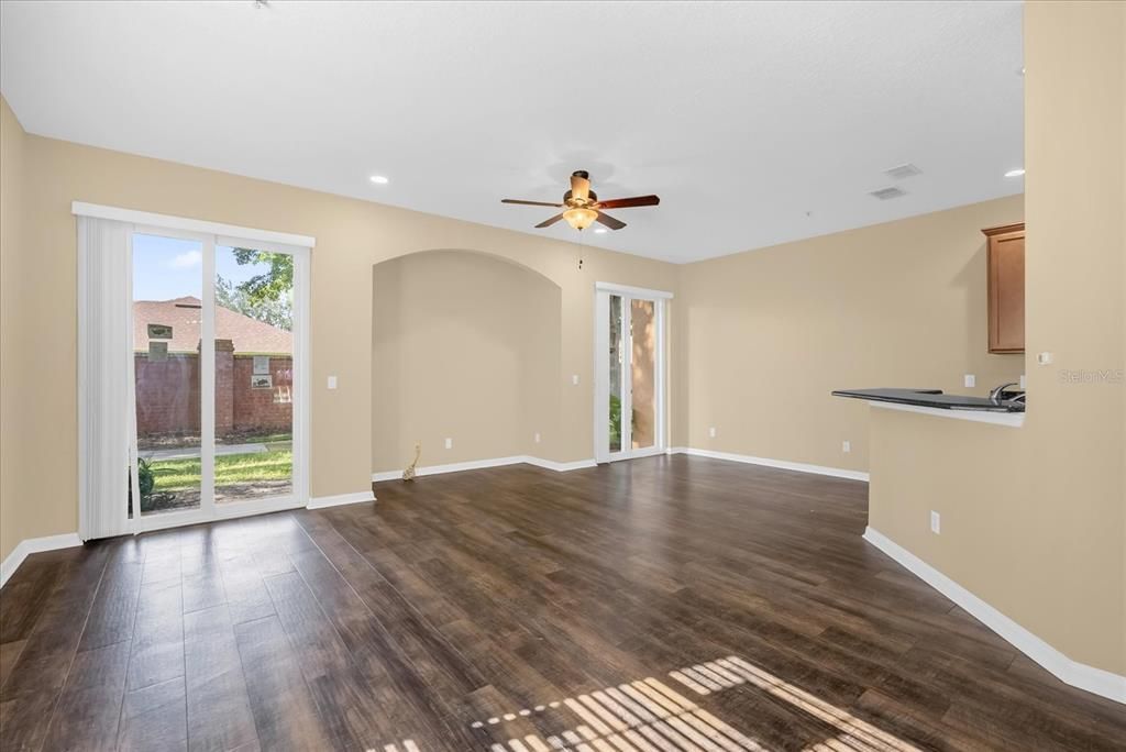 На продажу: $326,000 (3 спален, 2 ванн, 1998 Квадратных фут)