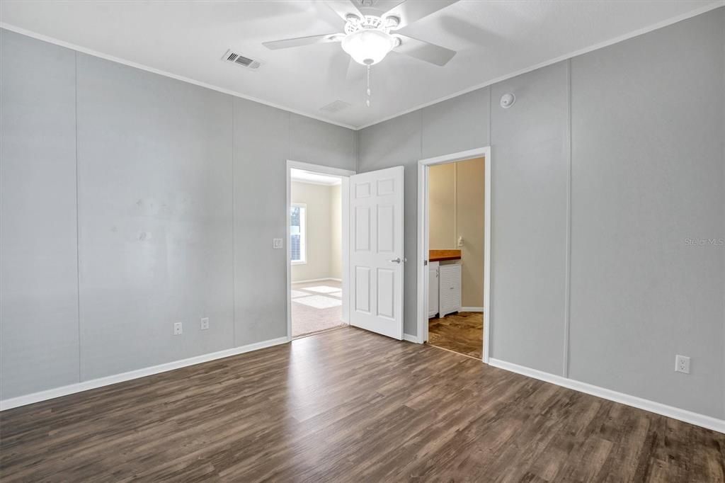 For Sale: $185,000 (3 beds, 3 baths, 1620 Square Feet)