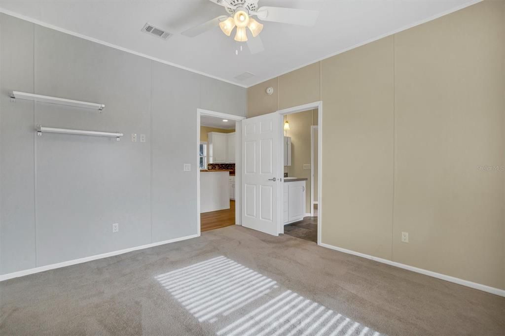 For Sale: $185,000 (3 beds, 3 baths, 1620 Square Feet)